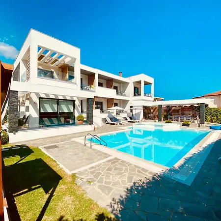 Aelia Living 4*